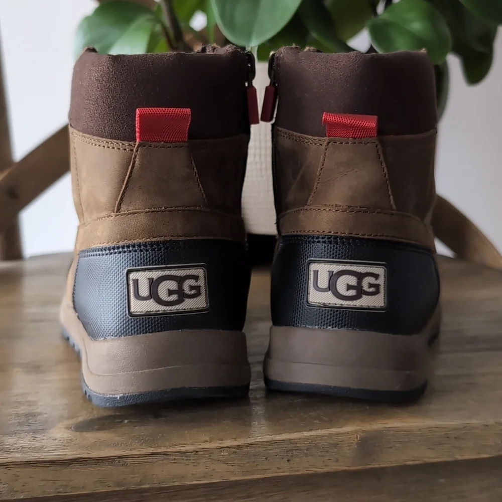 UGG Turlock Boots Leather Weather Size 2 Little Kid Walnut